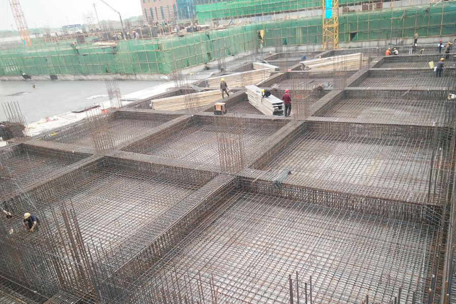 施工中