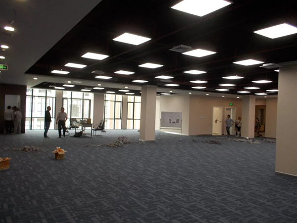 施工中